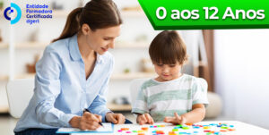 Técnico ação educativa com criança